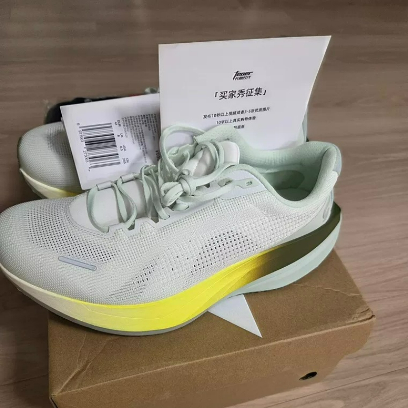 รองเท้าวิ่งแบรนด์หรูสำหรับผู้ช - Women'S Shoes Vs Men'S บทวิจารณ์และราคา