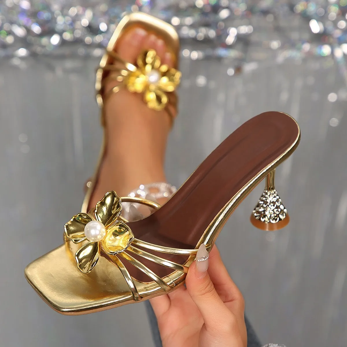 รองเท้าส้นกรวยคริสตัลประดับดอก - Metallic Heel Sandal บทวิจารณ์และราคา
