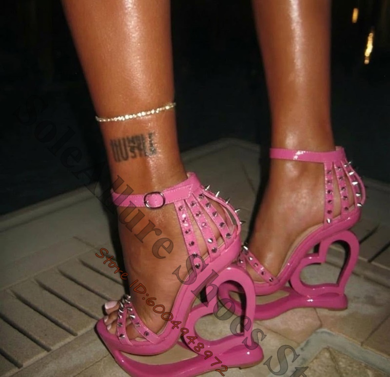รองเท้าส้นเตารีดแบบรัดข้อเท้าส - Metallic Heel Sandal บทวิจารณ์และราคา